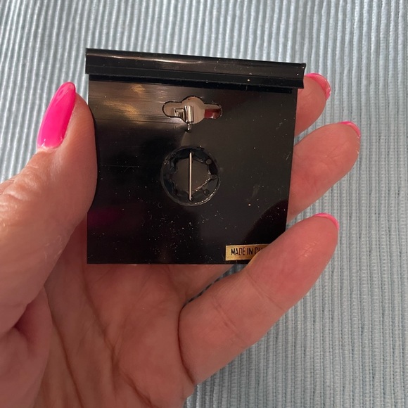 Whimsical Cat Brooch - 2 cats in a chair - Picture 4 of 4